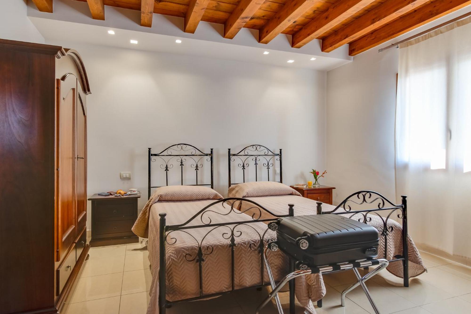 שאקה Hotel Aliai מראה חיצוני תמונה