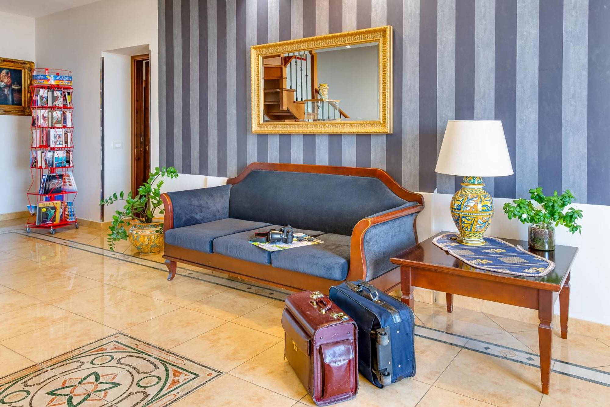שאקה Hotel Aliai מראה חיצוני תמונה