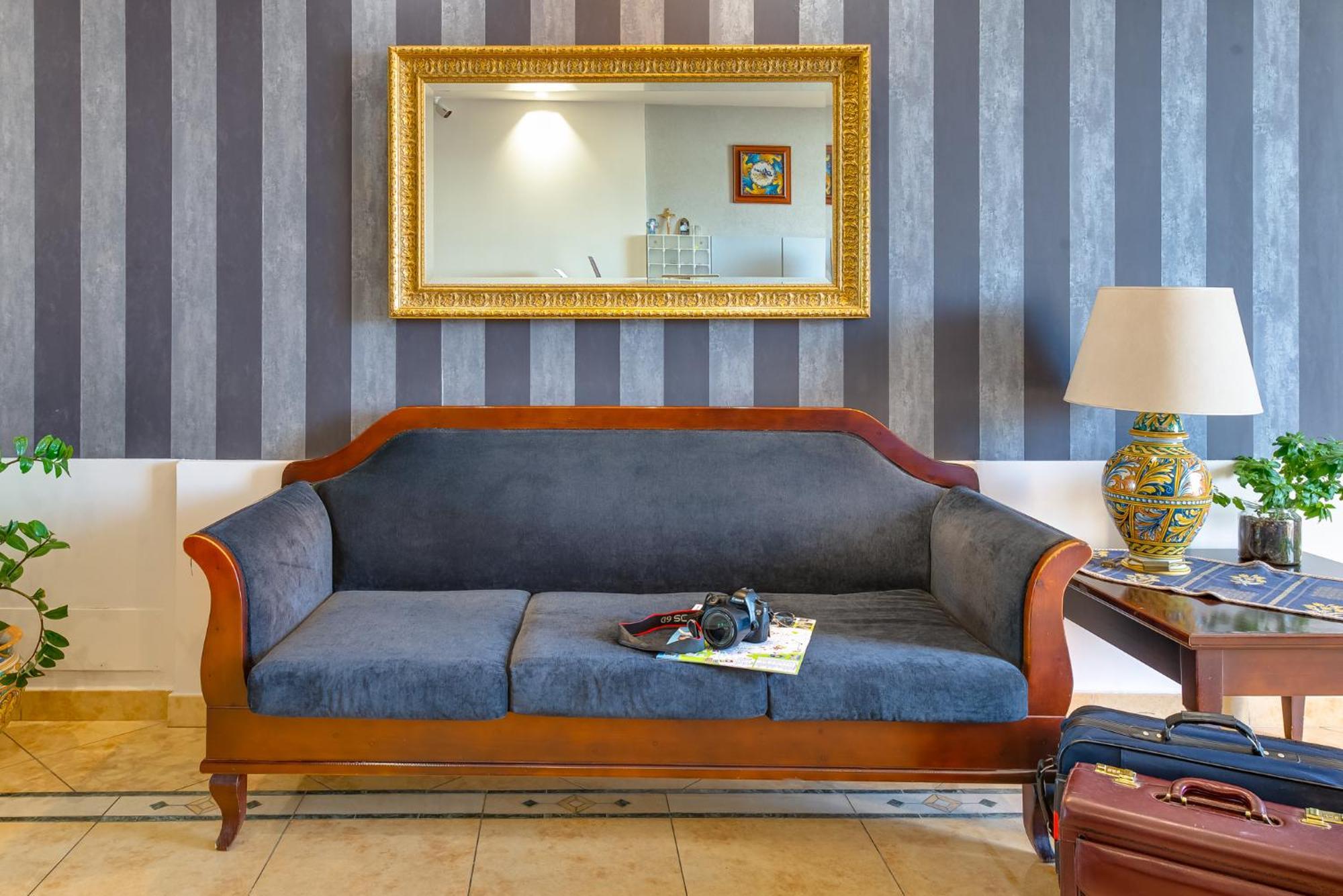 שאקה Hotel Aliai מראה חיצוני תמונה